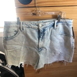 Frayed jean shorts